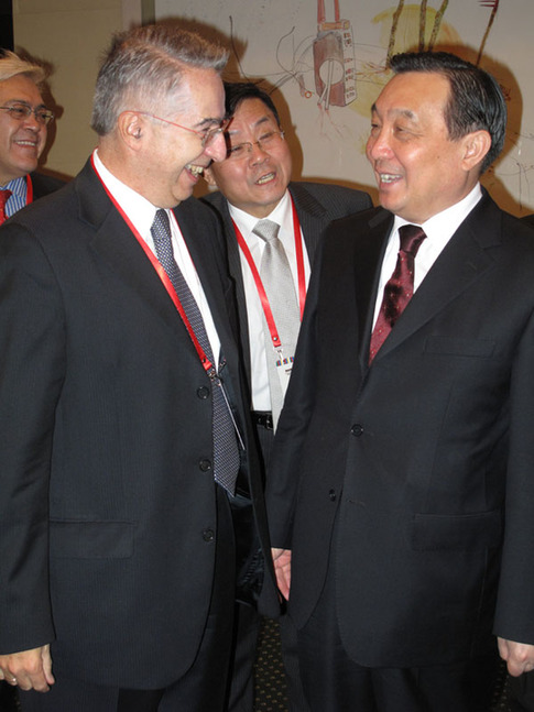 Minister Wang Chen meets foreign participants of Tibet Forum