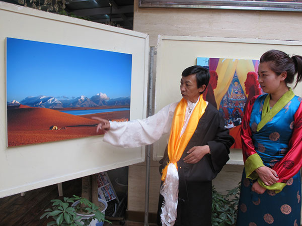 First exhibition by local photographers held in Tibet