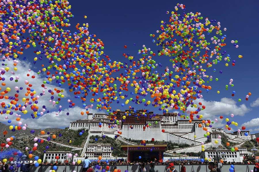 Grand ceremony held to mark Tibet's anniversary