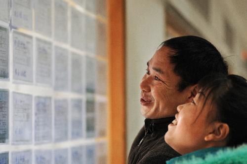 Migrant workers attend job fair as Spring Festival holiday ends