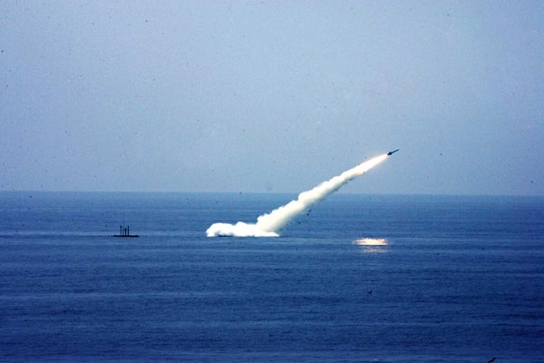 China praises submarine crew's handling of an emergency situation