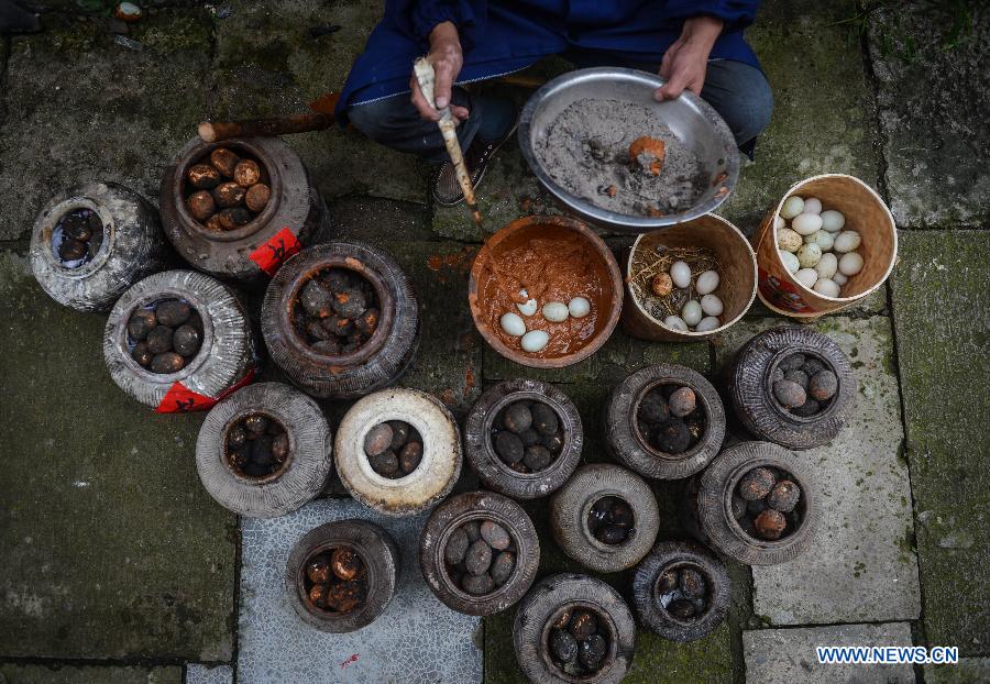 Des nourritures traditionnelles pour accueillir la fête des Bateaux-Dragons