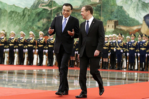 Plus de 30 accords Chine-Russie signés lors de la visite de Medvedev