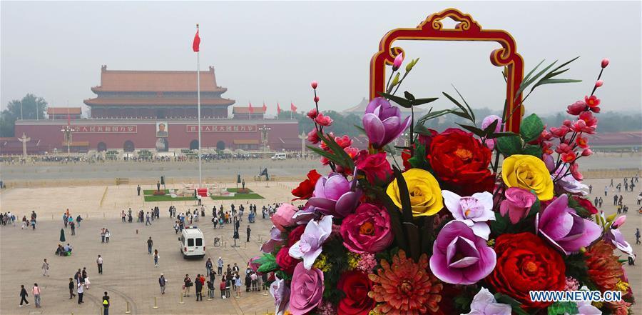 Un grand « panier fleuri » installé sur la place Tian'anmen pour célébrer la Fête nationale