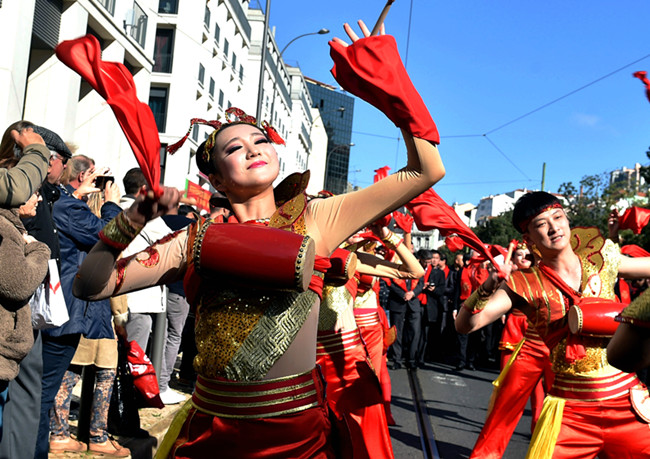 Le rouge de Chine, couleur de saison en tous lieux