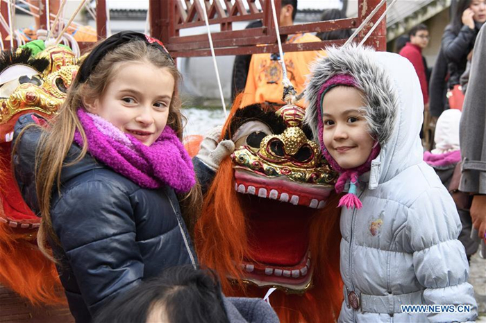 La manifestation « Joyeuse Fête du printemps » appréciée par les Parisiens