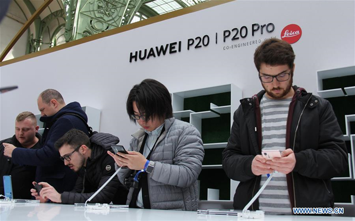 Huawei lance à Paris deux nouveaux smartphones dotés de capacités photo inédites