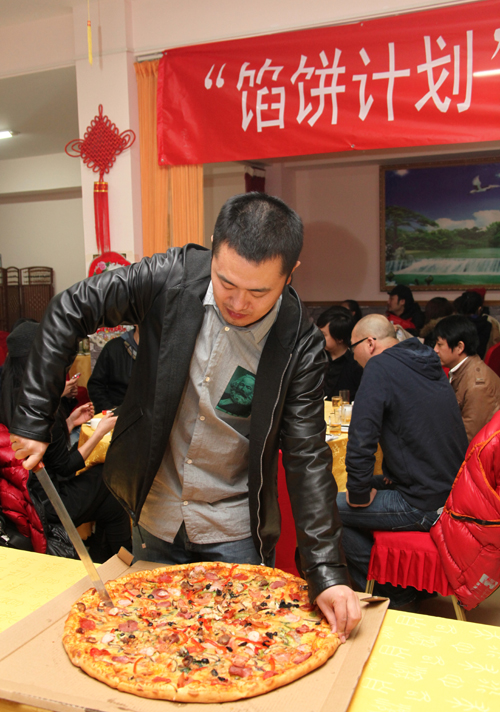 天上掉馅饼，砸中“爱国诗人”孔二狗