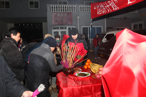 天上掉馅饼，砸中“爱国诗人”孔二狗
