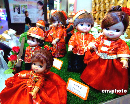 Grand wedding costume exhibition held in HK