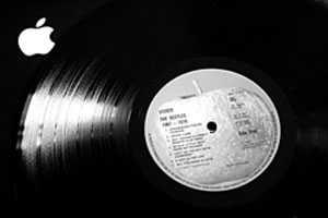Apple, Beatles end logo battle