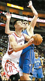 Yao rediscovers Magic touch to fire Rockets