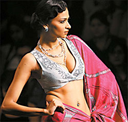 Modern designers seduce trendy women into sari fold