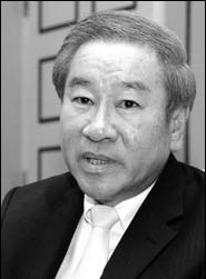 <FONT COLOR=#0080FF>Biz people:</FONT> Minister stresses baht more stable