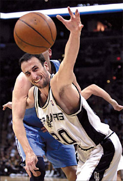 Duncan earns his Spurs again