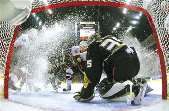 Moen strikes late to lift Ducks