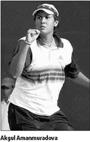 WTA Tour's tallest woman stretches to second round