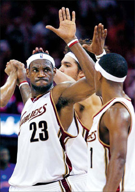 Cavs beat Pistons to even series