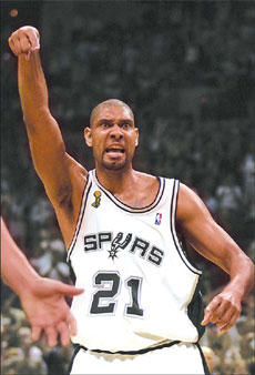 Parker puts Spurs in control of series