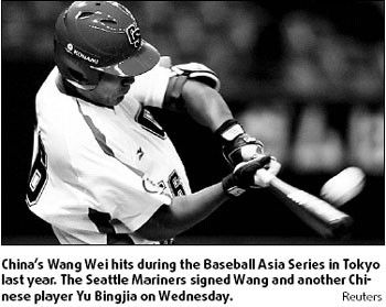 Mariners follow Yankees, sign two Chinese players