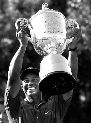 Woods shares Major joy with favorite girls