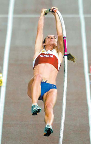 Kenyans dominate as Isinbayeva walks tall