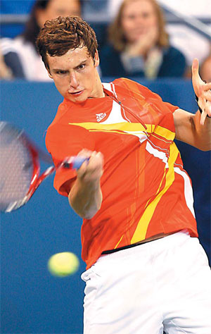 Venus, Serena cruise, pained Nadal advances