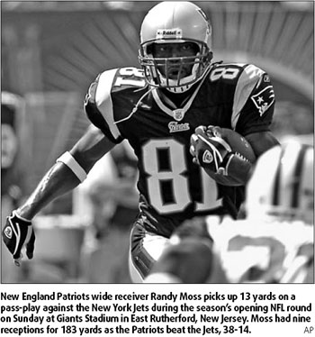 Moss makes impressive debut as Patriots roll over NY Jets