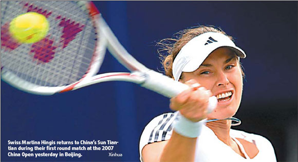 Star Hingis overshadows Sun