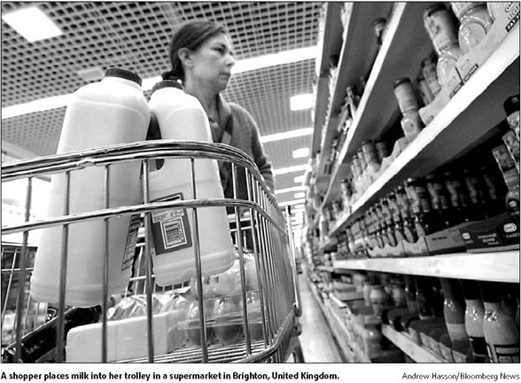 Major UK stores in fix over milk prices