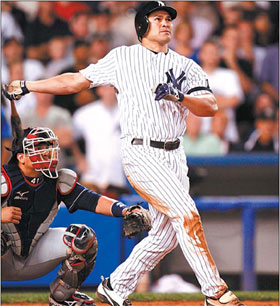 Yankees stay alive with 8-4 victory