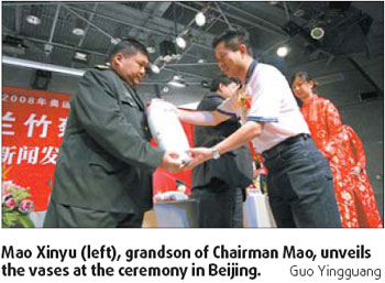 Mao style vases unveiled