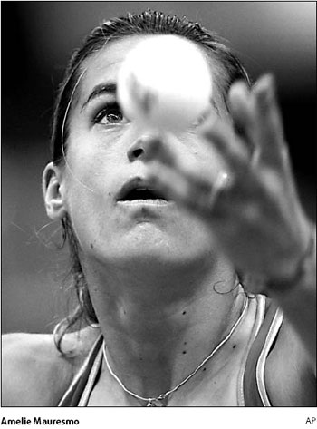 Mauresmo's miserable year almost over