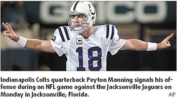 Unbeaten Colts roll by Jaguars for sixth straight victory