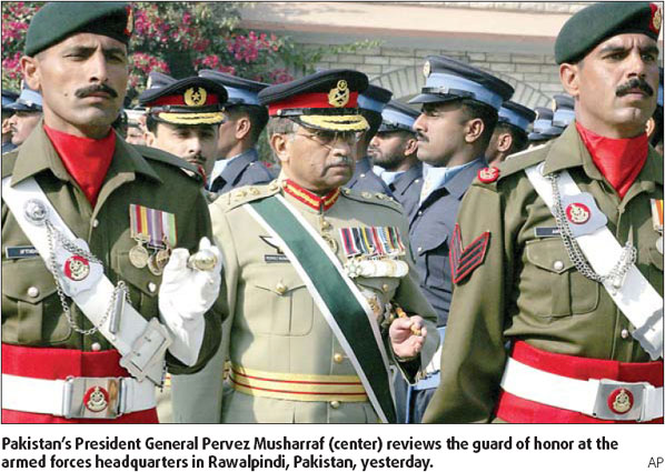 Musharraf bids farewell to fellow commanders