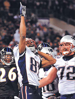 Pats stay perfect with thrilling win over Ravens