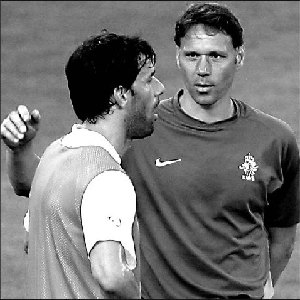 Van Basten to quit after Euro 2008
