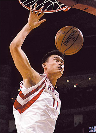 McGrady, Yao lead Rockets to win