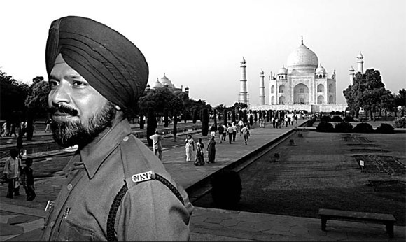 Taj Mahal turns back on greenback