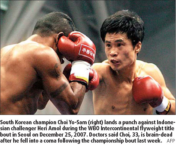 S Korean fighter brain-dead, hospital says