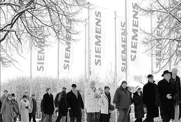 Siemens braced for stormy meeting