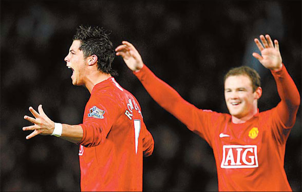 Ronaldo double puts United back on top