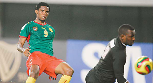 Eto'o breaks record as Cameroon, Egypt fight on
