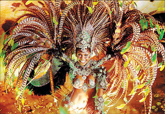 Kings, queens, geishas samba at Rio Carnival