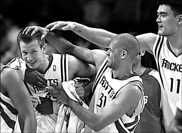 Novak lifts Rockets to 8th straight win