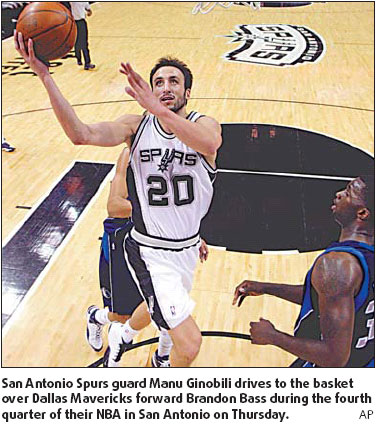 Duncan lifts Spurs to 7th consecutive win