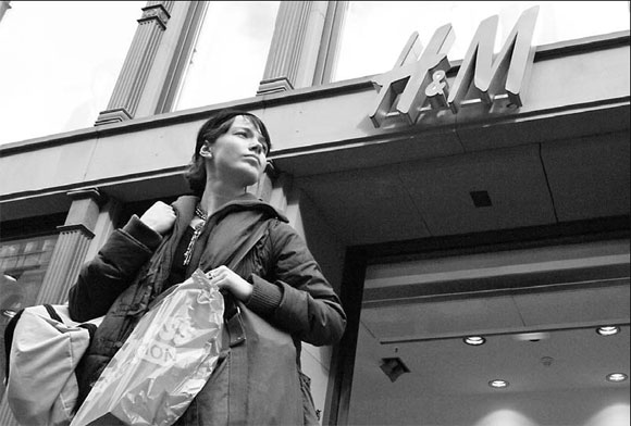 Cheap bikinis buoy H&M stock