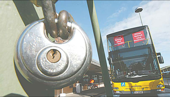 Public-sector strikes cause transport chaos