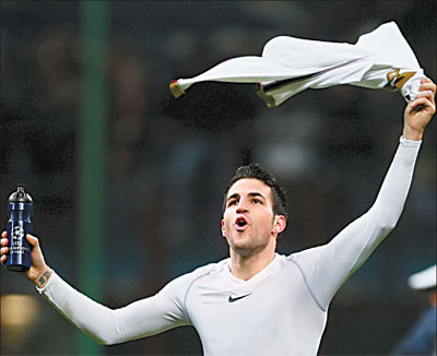 Fabulous Fabregas fires Gunners
