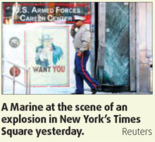 Small bomb explodes in Times Square